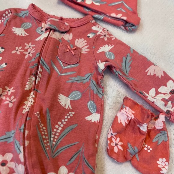 Carter's BRAND NEW 5 Piece Set - PJs, Hat, Gloves and Bb NWT - Picture 2 of 8